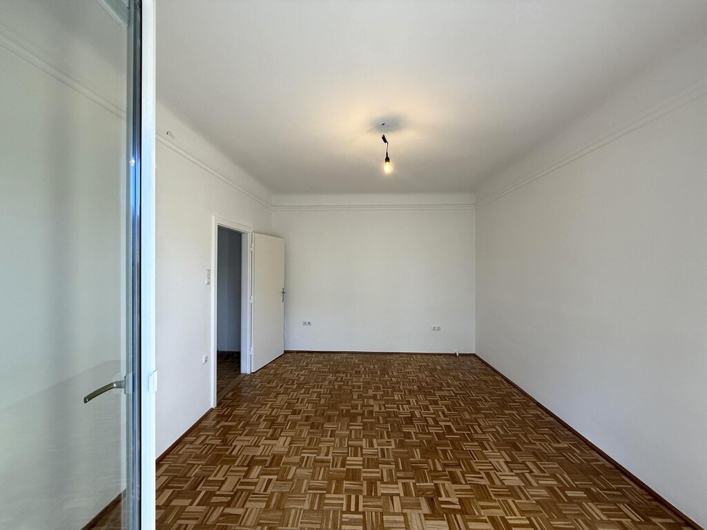 Schlafzimmer 2 von 2/klimatisiert mit Balkon
