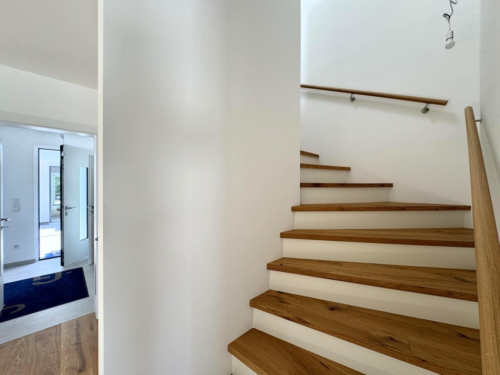 Haus 3, derzeit sf/Aufgang ins OG