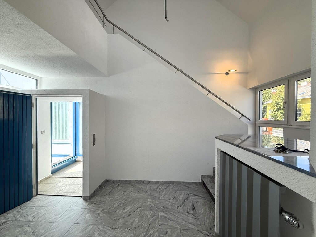 Eingangs-Foyer/Aufgang DG