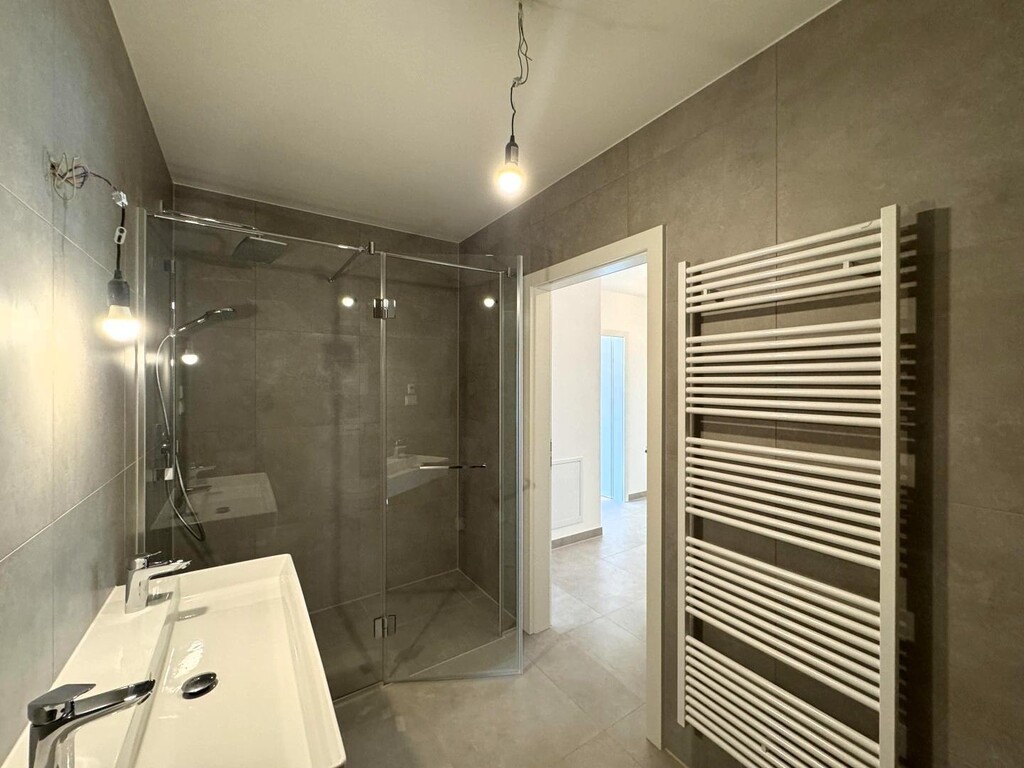 Badezimmer 1 von 2
