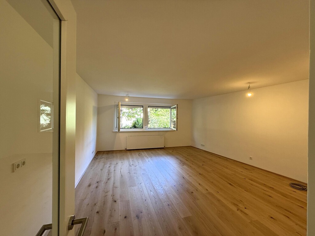Wohnzimmer/Wohn-/Essküche