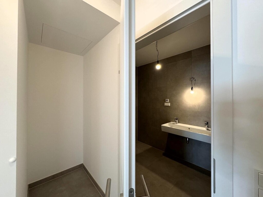 Wohnungseingang/Garderobe/Badezimmer 1 von 2