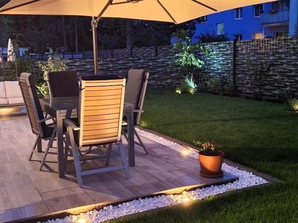 südlicher Eigengarten am Abend