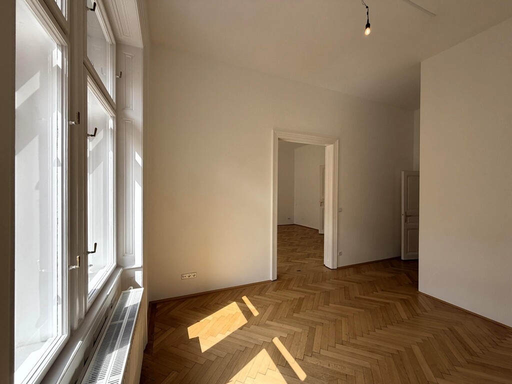 Schlafzimmer mit begehbarer Garderobe