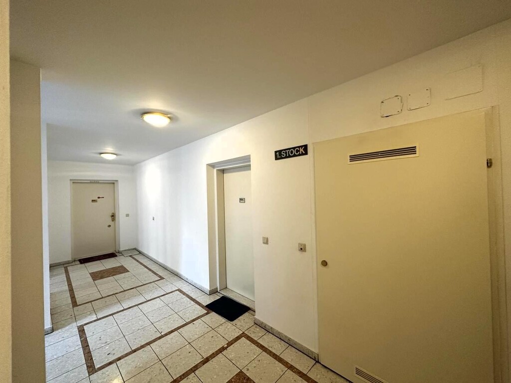 1. Stock, Wohnungseingang