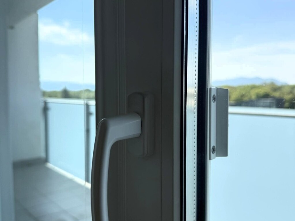 Ausstattungsdetail/doppellagige Kunststoff-FE