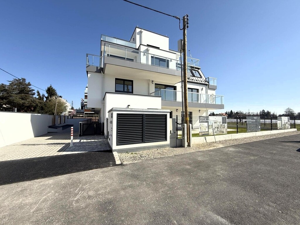 Hausanlage/Garageneinfahrt