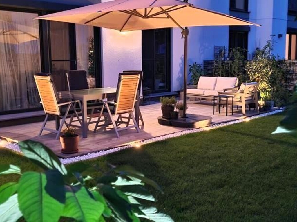 südlicher Eigengarten am Abend