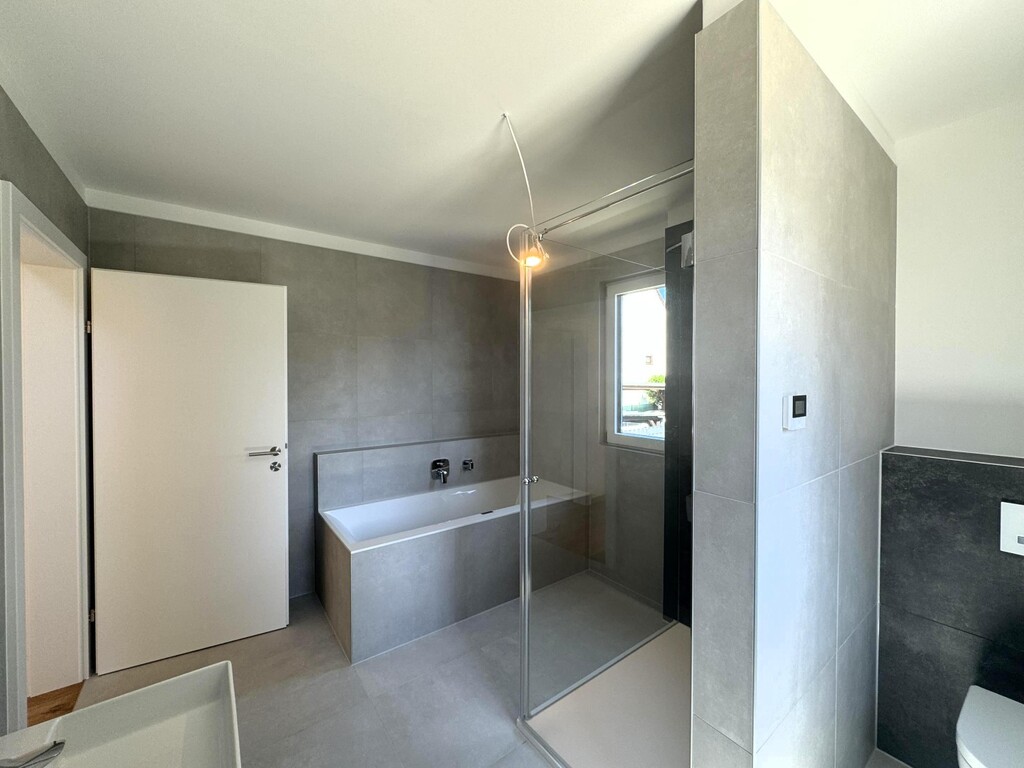 OG/Badezimmer 1 von 2