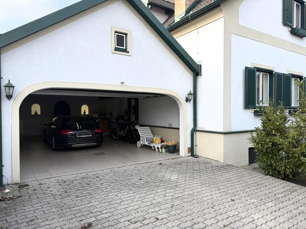 EG/Strassenansicht/Garageneinfahrt