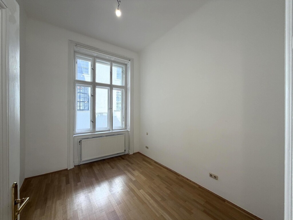 Zimmer 5 von 5 mit angeschl. Garderobe
