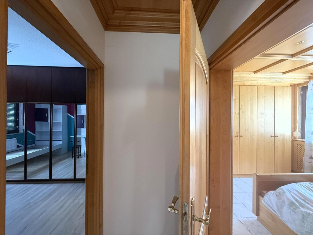 OG 1/Flur, getrennt begehbare Schlafzimmer