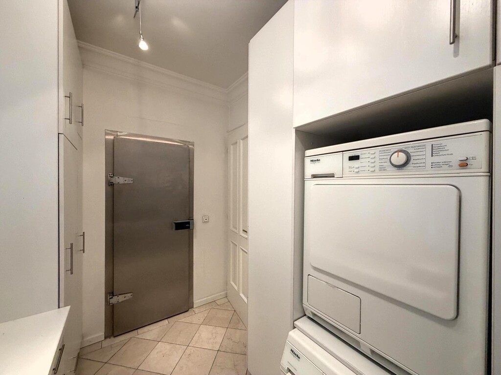 Hauseingang von der Einfahrt/Waschküche