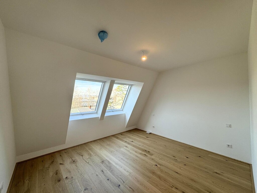 Schlafzimmer 2 von 2 mit Bad en suite 2 von 2