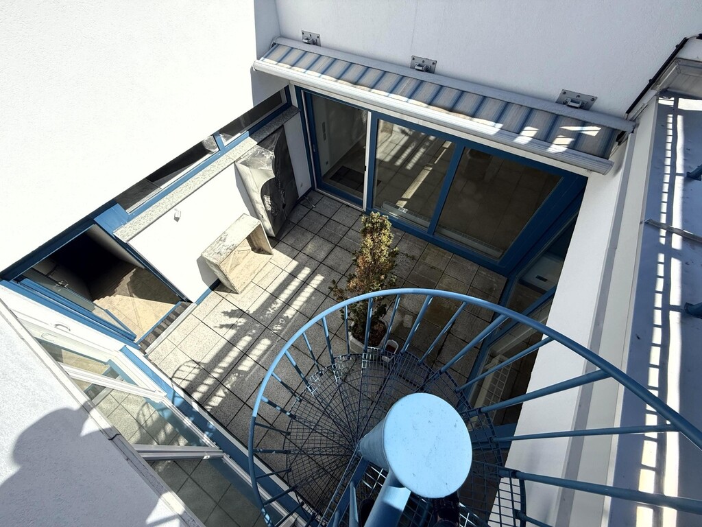 Blick aufs Atrium von der DG-Terrasse