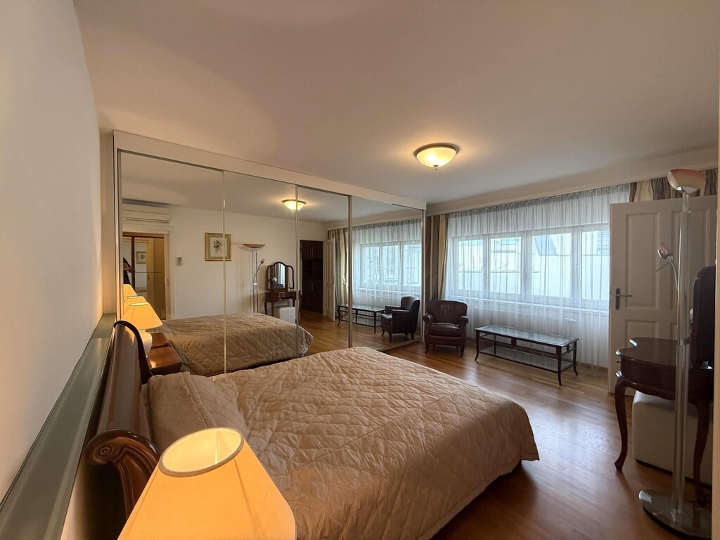 Masterbed mit en Suite Bad/klimatisiert