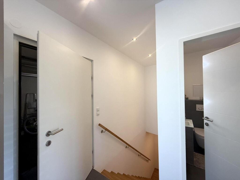 EG/Zugang Garage, Wohnkeller und Gäste-WC