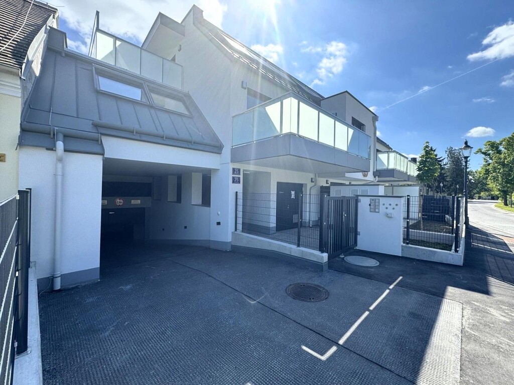 Wohnhaus/Garageneinfahrt