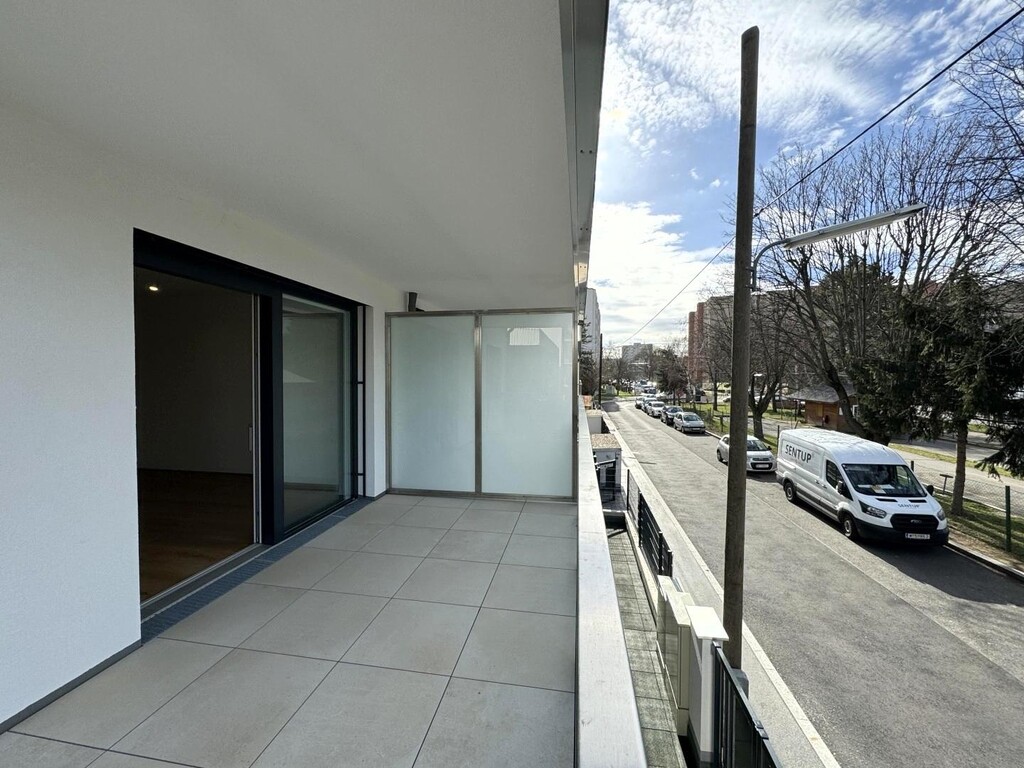 Terrasse 1 von 2