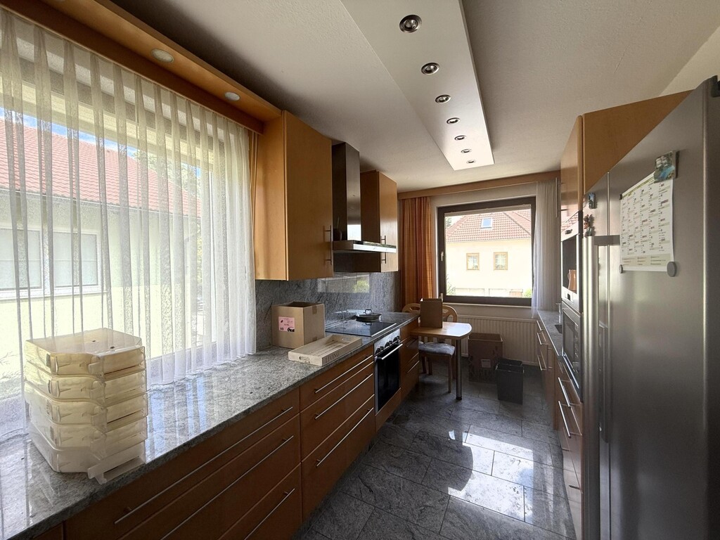 OG 1/Küche (1/2) im Holzdesign