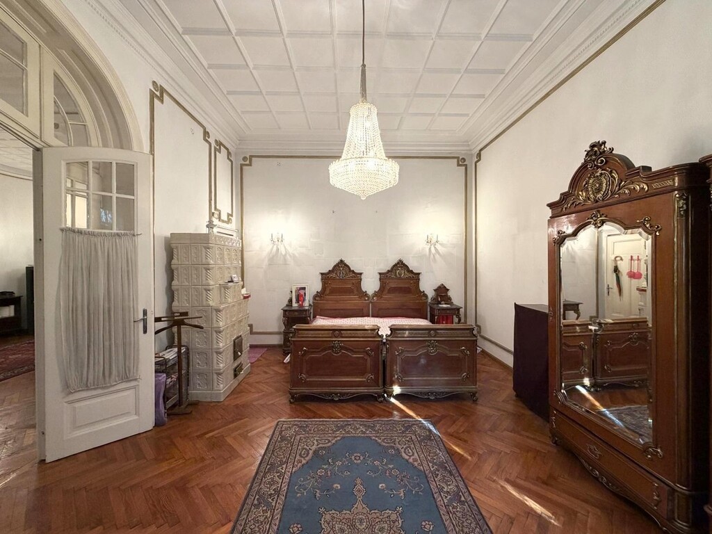 Parter/dormitor magistral cu baie en suite