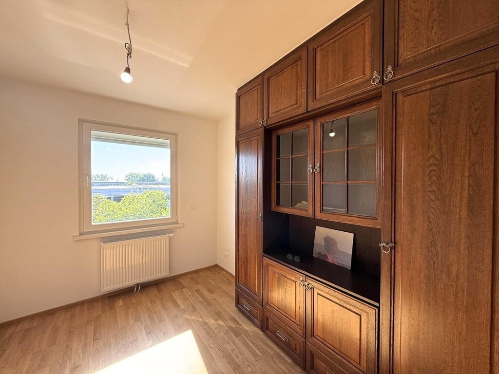 schlafzimmer 1/2 mit Einbauschrank