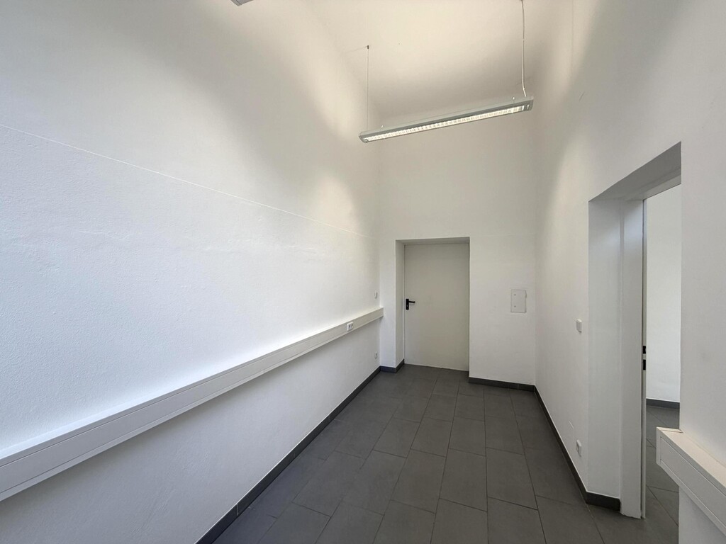 Nebenraum (3 von 3)  mit Ausgang in den Innenhof