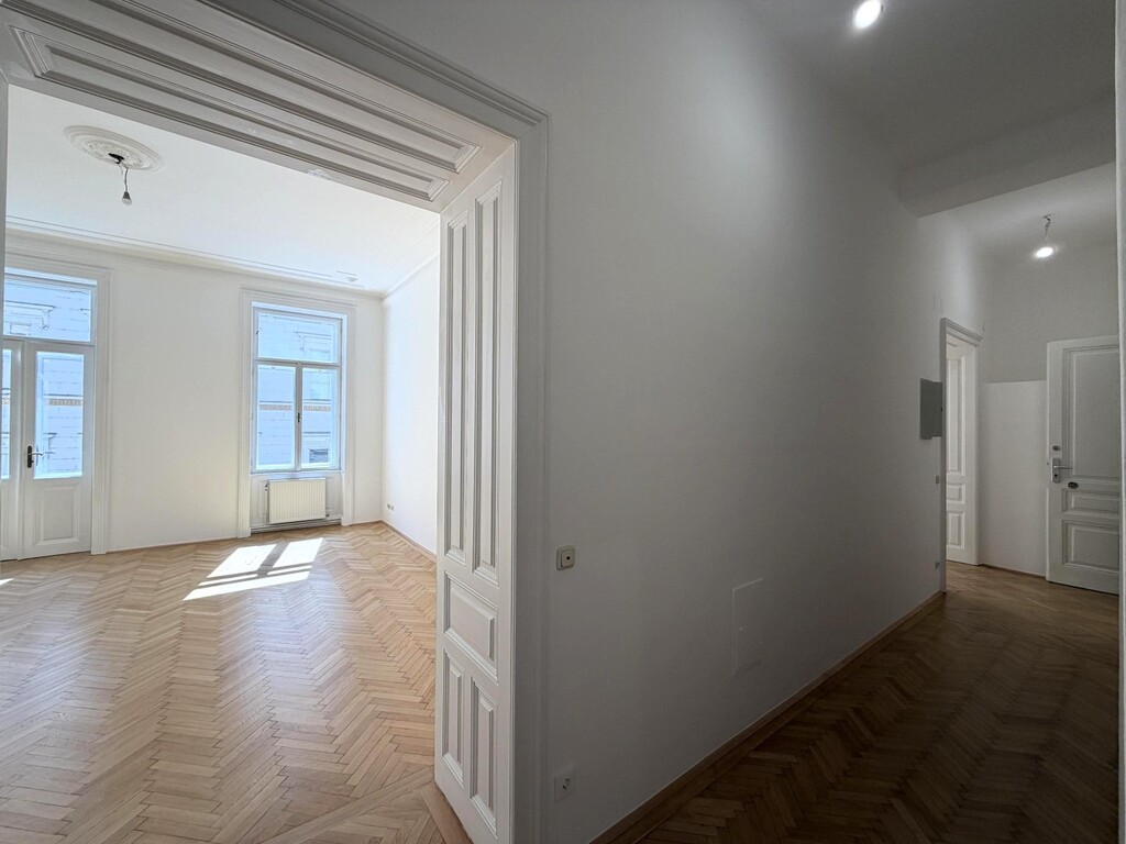 Flur/Blick ins Zimmer 2 von 5