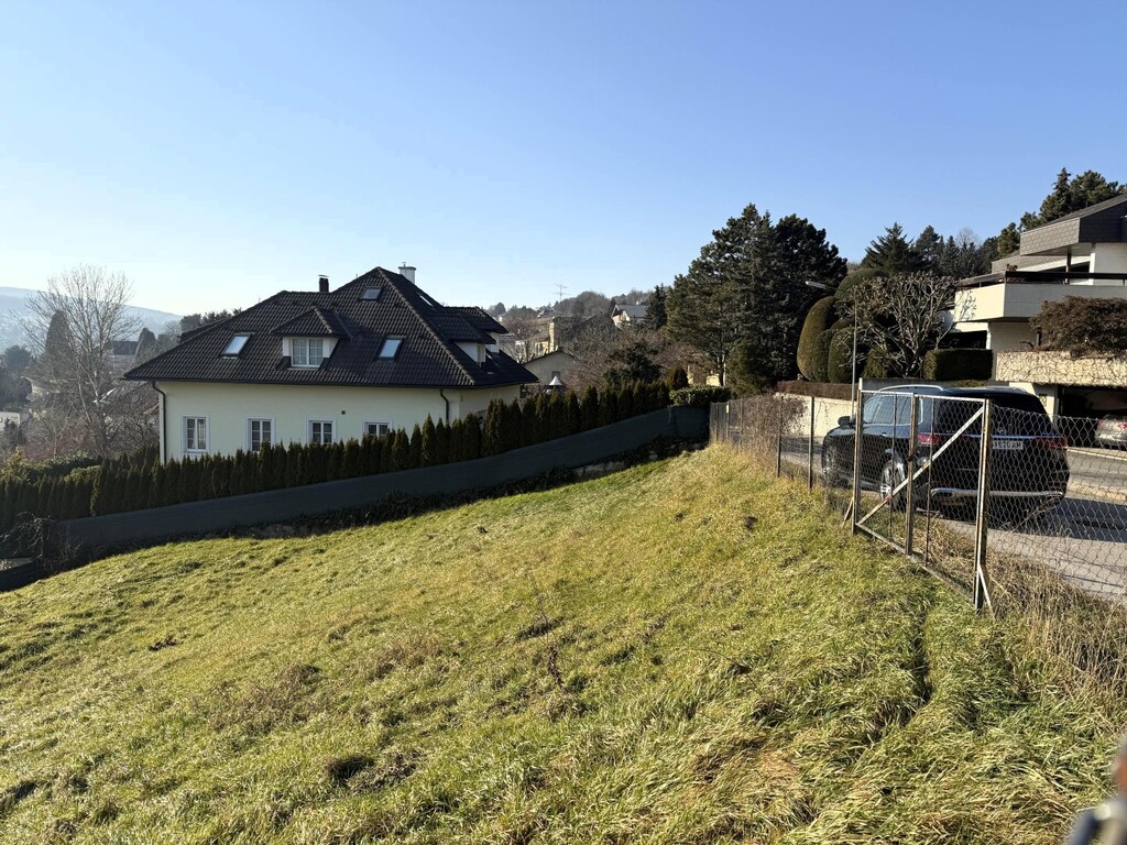 westliche Ansicht des Baugrundstücks