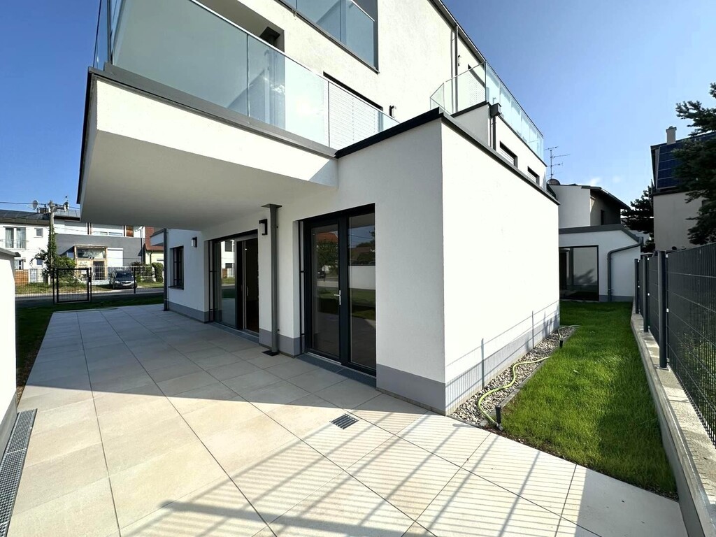 Hauptterrasse/Hauptgarten