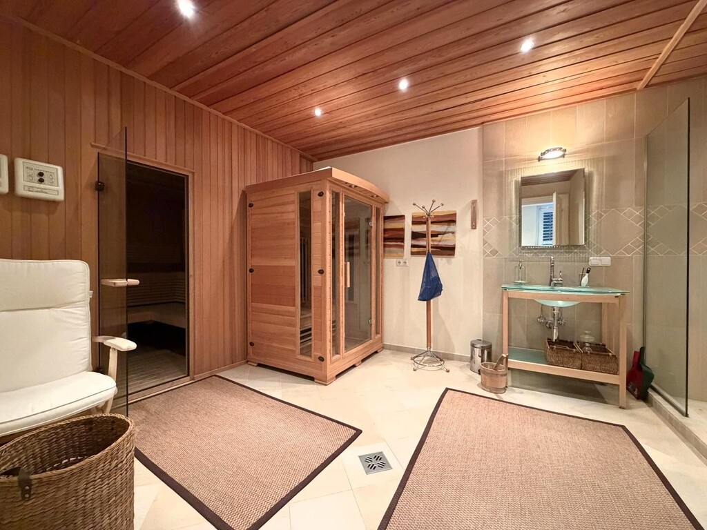 KG/Wellness mit Infrarotkabine und finnischer Sauna